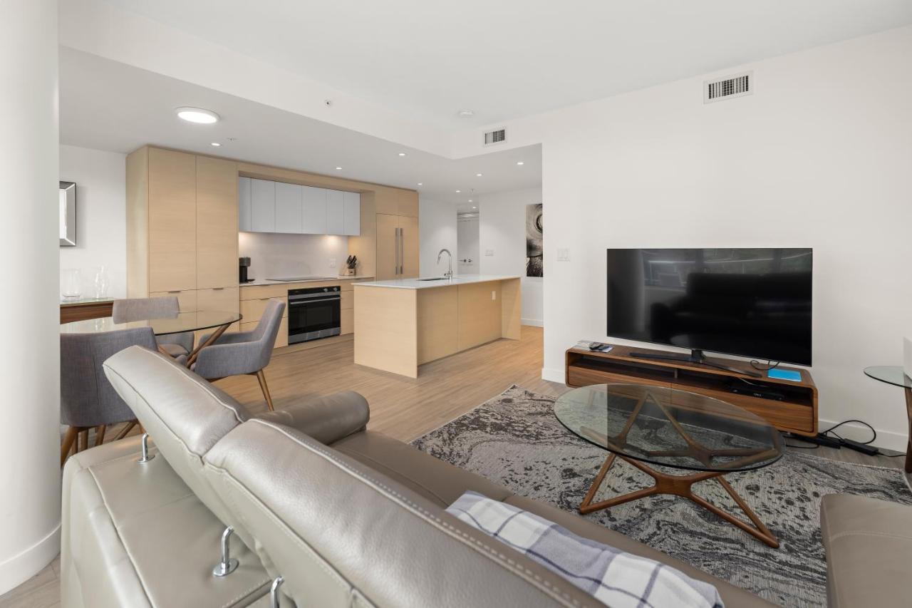 Yates Street Executive By Iris *